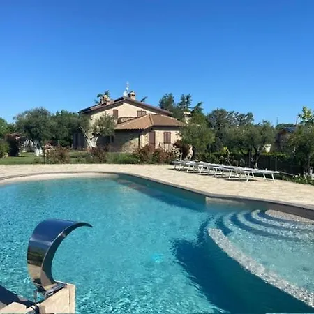 Madonna Carradori Country Bed & Breakfast *