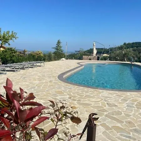 Madonna Carradori Country Offagna