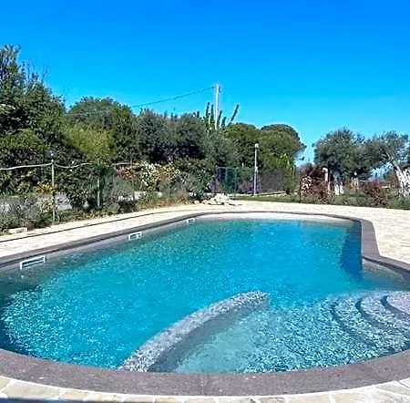 לינה וארוחת בוקר Madonna Carradori Country 3*