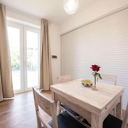 Madonna Carradori Country